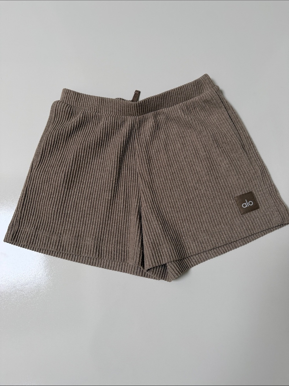 Alo Yoga Muse Ribbed Shorts In Gravel Heather - Picture 2 of 5
